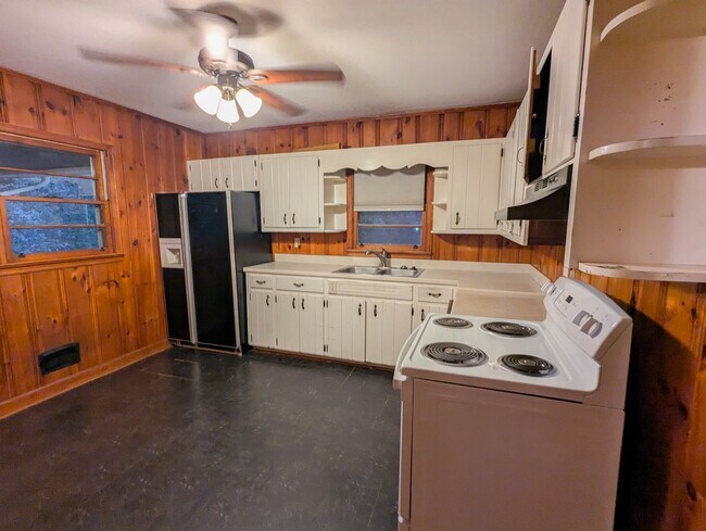 Building Photo - 2019 Bramblewood Dr NE