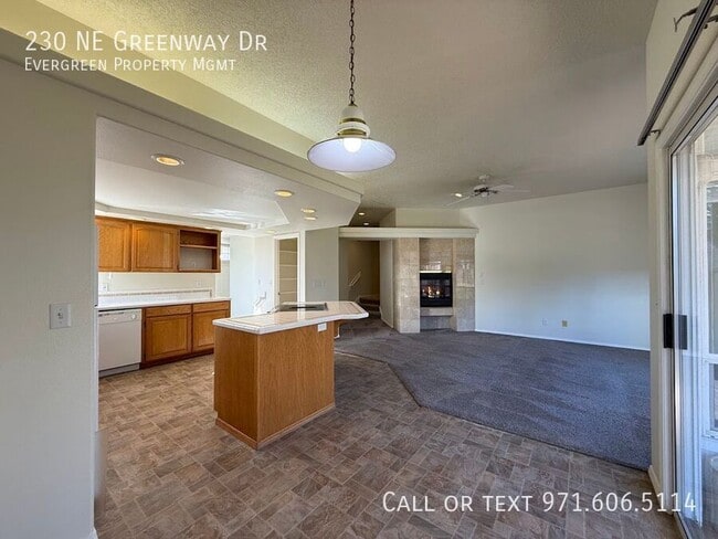 Building Photo - 230 NE Greenway Dr