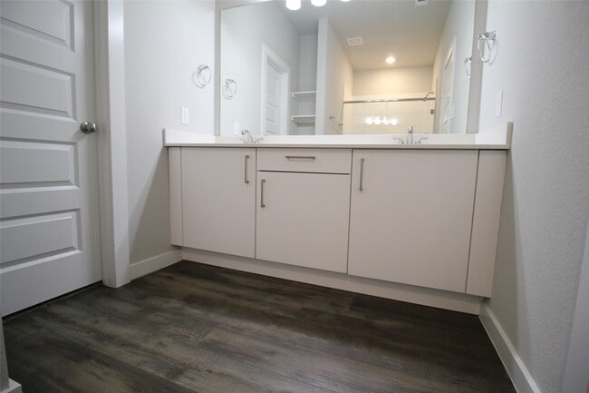 Building Photo - 25504 Starling Ln