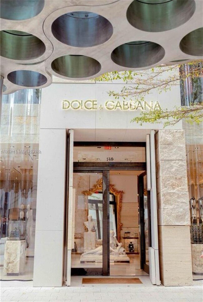 Building Photo - 524 NE 65th St