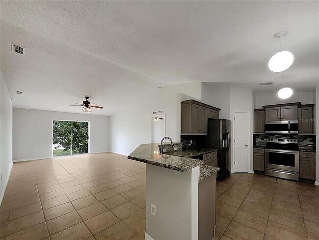 Building Photo - 1725 Sunset Ridge Dr