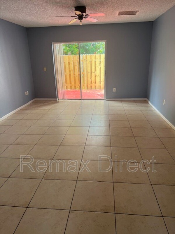 Building Photo - 2675 lakehaven road w