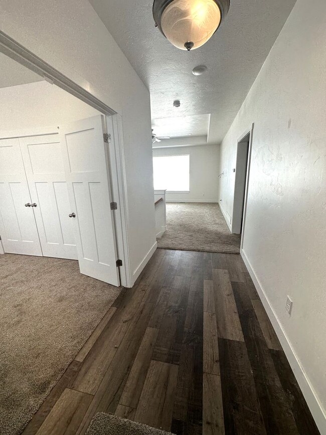 Building Photo - $500 OFF FIRST MONTHS RENT IF A LEASE IS S...