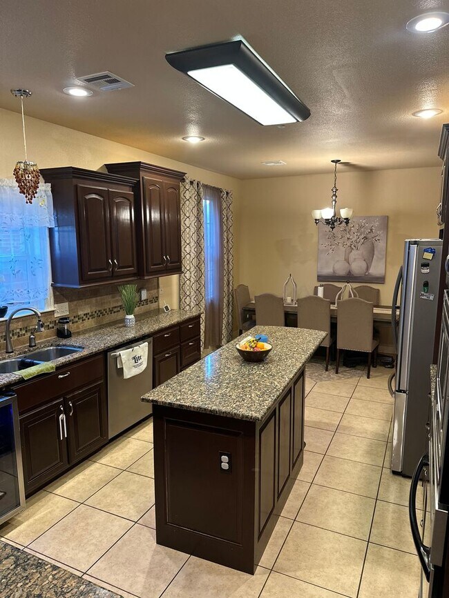 Building Photo - Available March 1st!  Modern 5-Bedroom 4-Bathroom Home in SW Bentonville