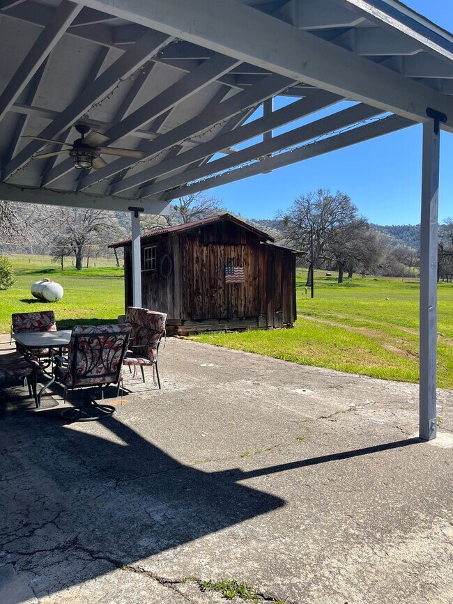 Building Photo - Beautiful Foothil Views Available Now!