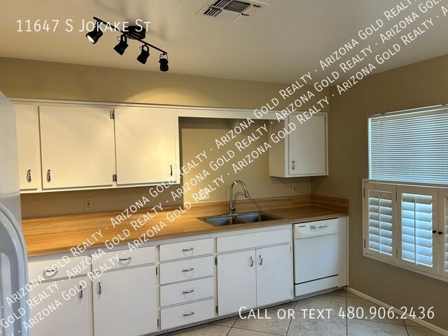 Building Photo - 55+  AHWATUKEE ADULT COMMUNITY