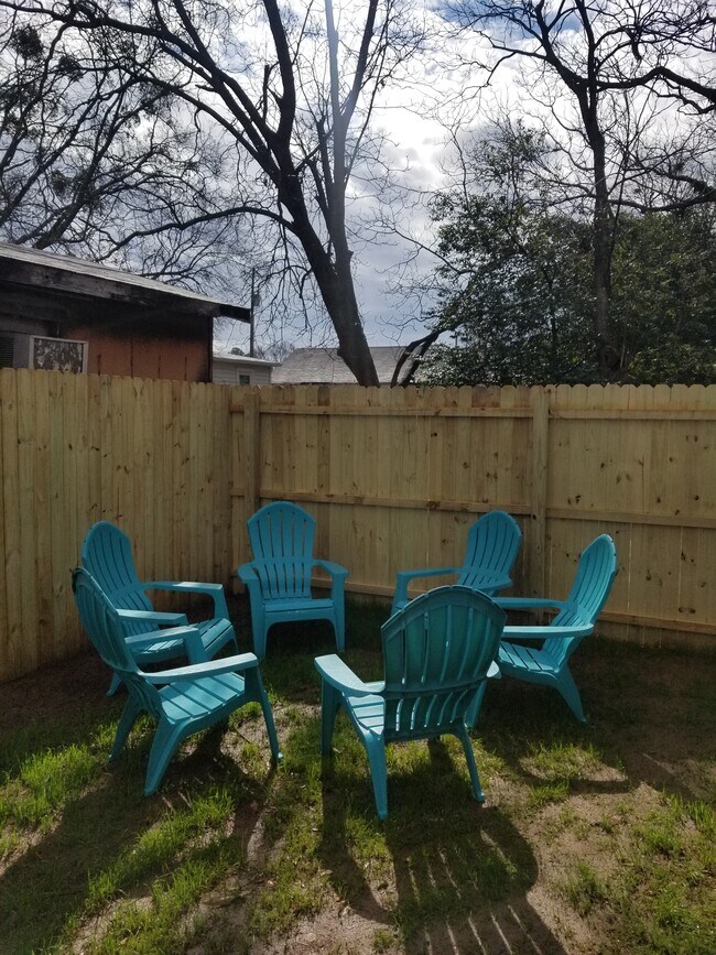 Building Photo - 13 Bigby St