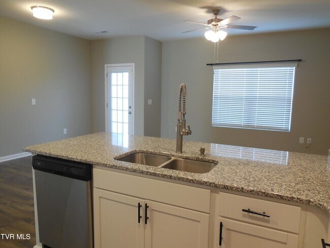 Building Photo - 70 Moon Rock Ct