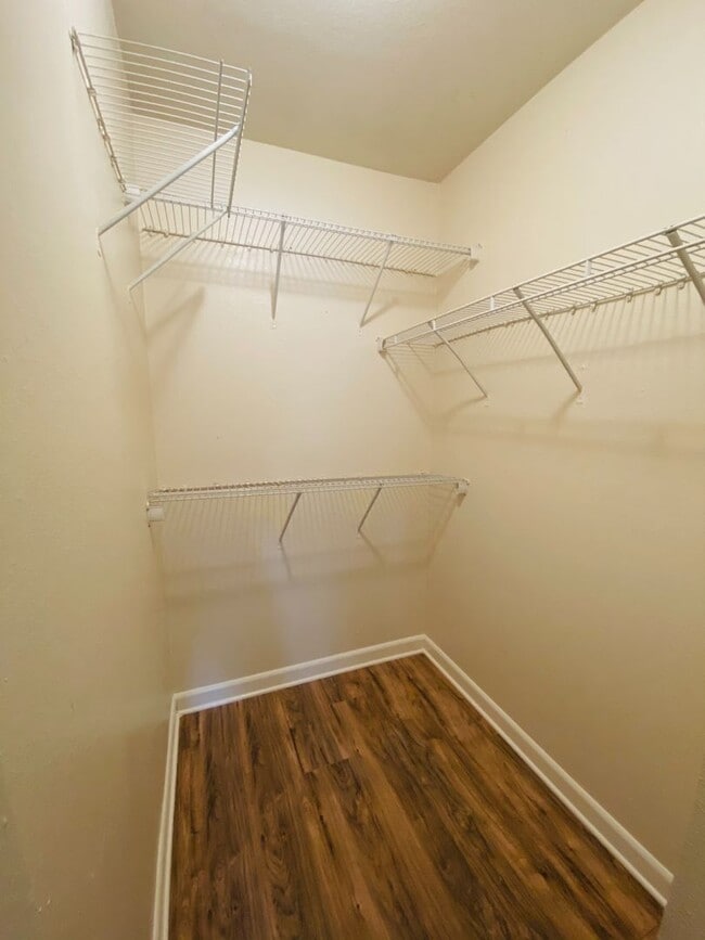 Building Photo - 1BR / 1BA Condo For Rent