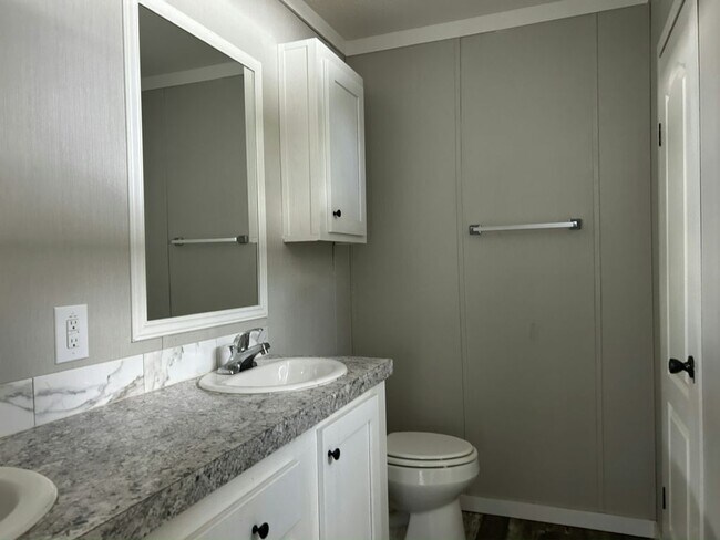 Building Photo - 456 Cecilia Dr