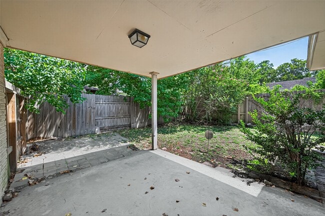 Building Photo - 3303 Palm Desert Ln