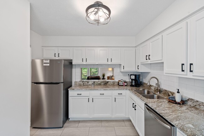 Building Photo - 747 Spring Meadows Dr