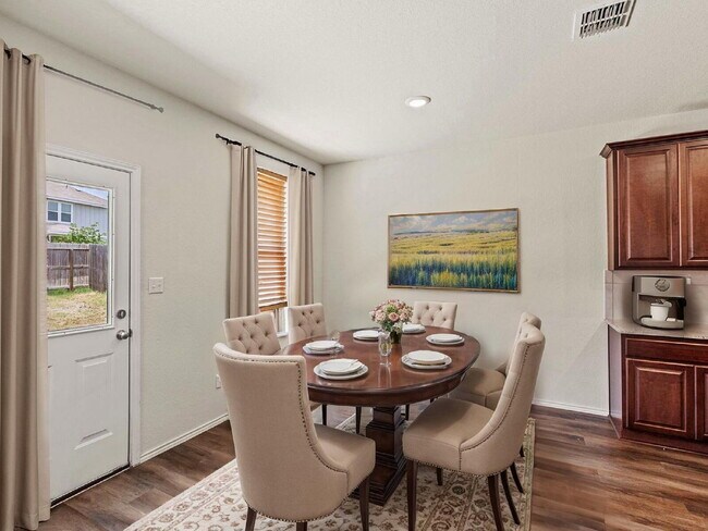 Building Photo - Welcome to your chic and spacious retreat