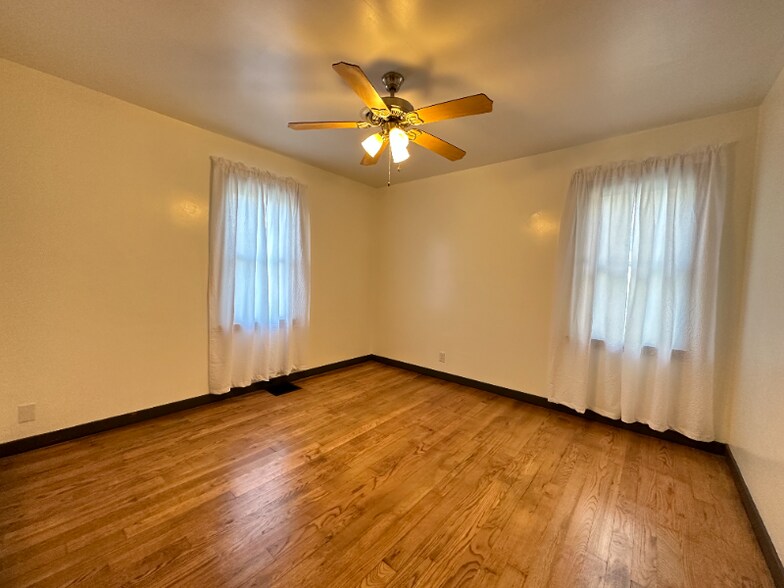 Building Photo - 430 Stadium Dr