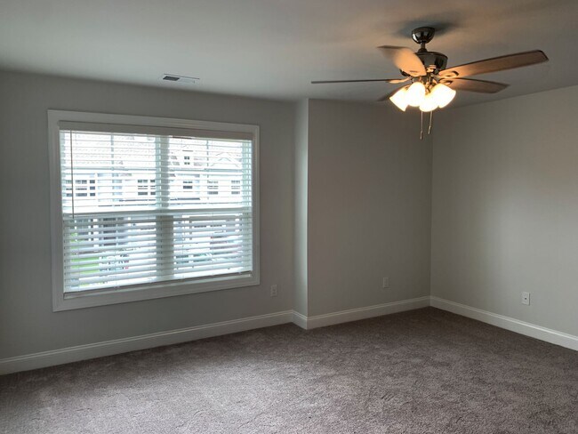 Building Photo - 4 Bedroom, 2.5 Bath, Pet Friendly Town Home with Garage Within Barefoot Resort and Golf! Availabl...