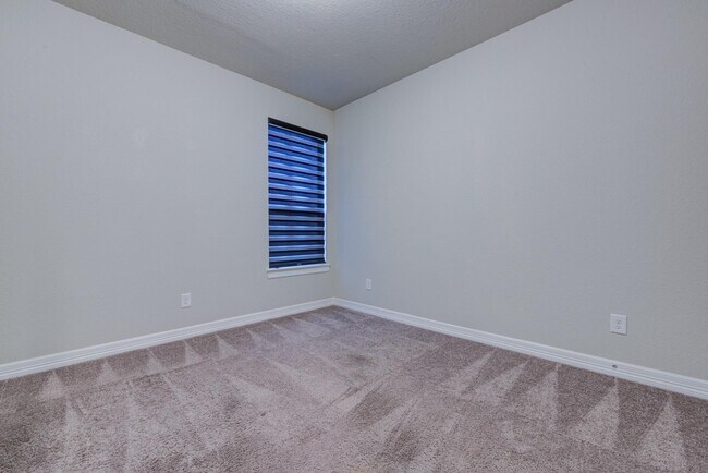 Building Photo - 11010 Cres Light Way