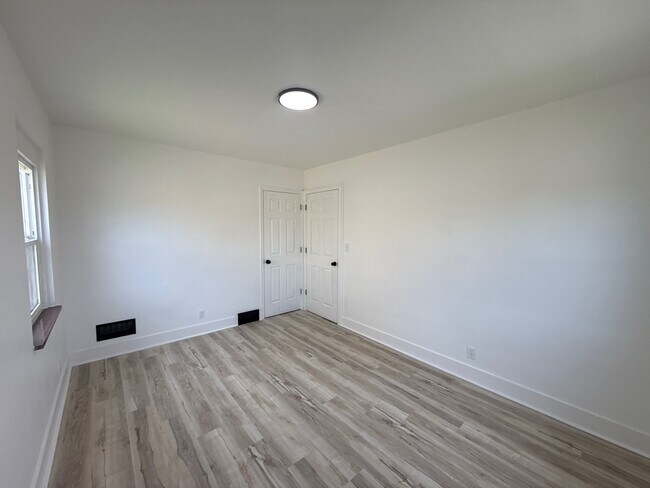 Building Photo - 7209 Brookcrest Dr