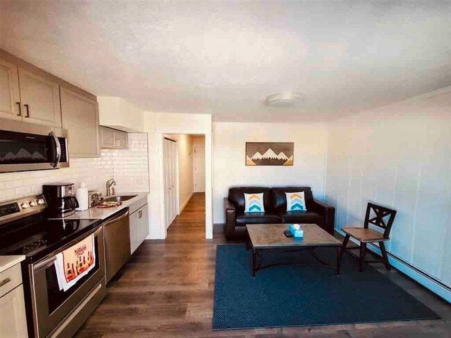 Building Photo - Long Term Rental- Summit Yacht Club 15K