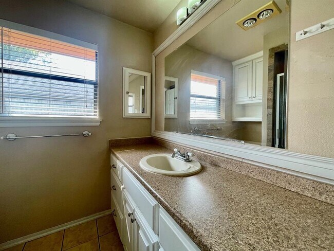 Building Photo - 1319 W Aries Rd