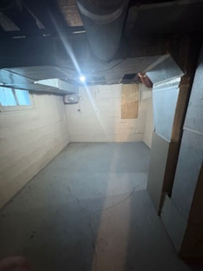 Building Photo - 3 Bedroom / 2 Bathroom House in Peoria, IL