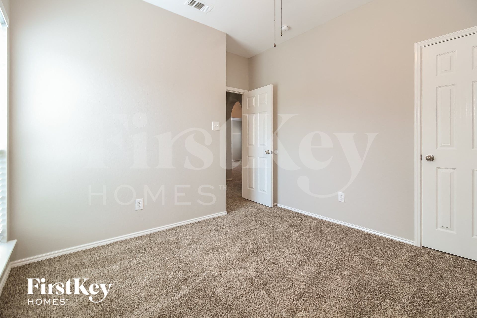 Building Photo - 2925 Oakshire St