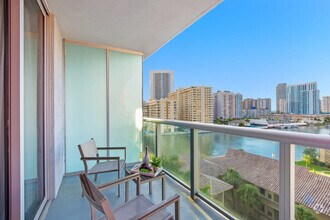 Building Photo - 2602 E Hallandale Beach Blvd