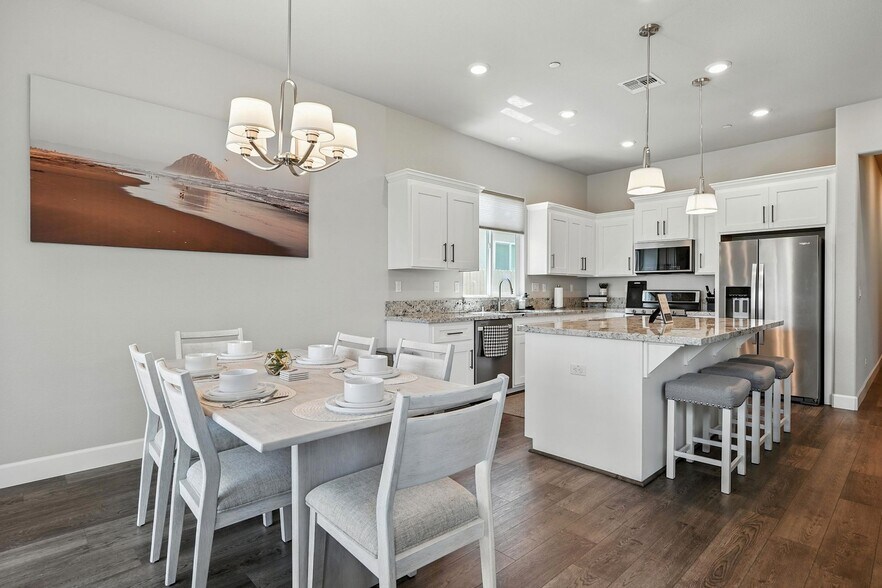 Building Photo - 5049 Cardero Way