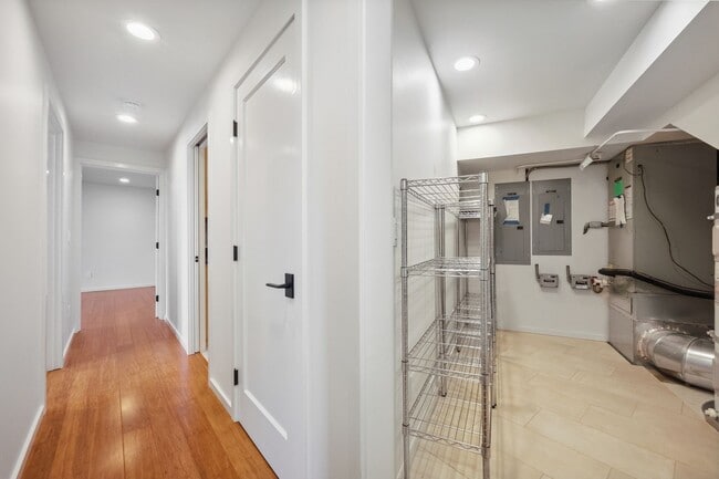 Building Photo - Stunning 3,146 Sq. Ft. Olympia Waterfront ...