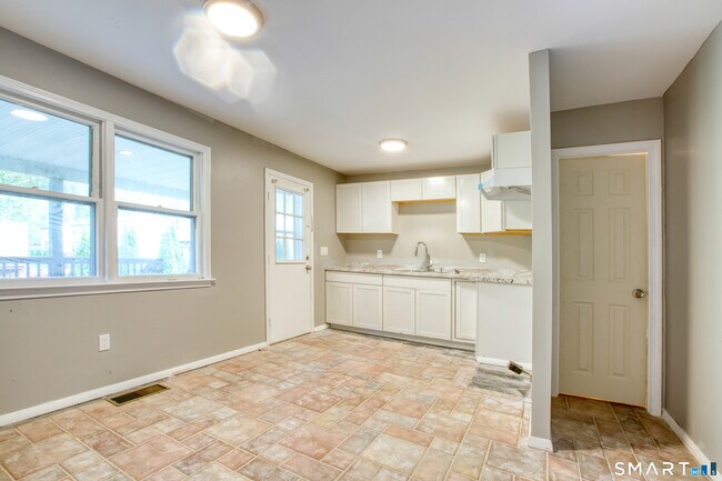 Building Photo - 76 Caesar Dr