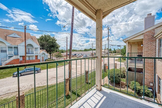 Building Photo - 14600 Fonmeadow Dr
