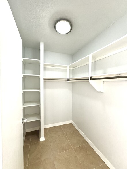 Walk-in Closet - 2201 L St NW