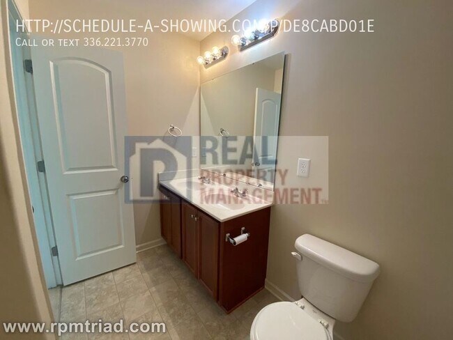 Building Photo - 3 Bedroom / 2.5 Bath Home Available Now!