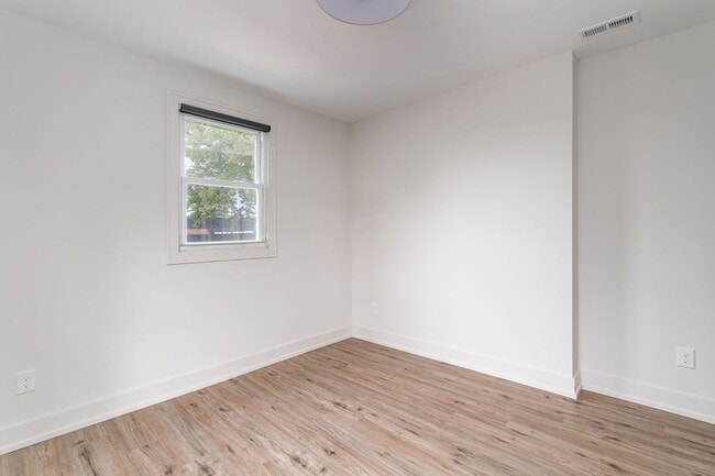 Building Photo - 468-470 E. 2nd Ave