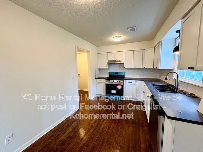 Building Photo - 307 E Main St