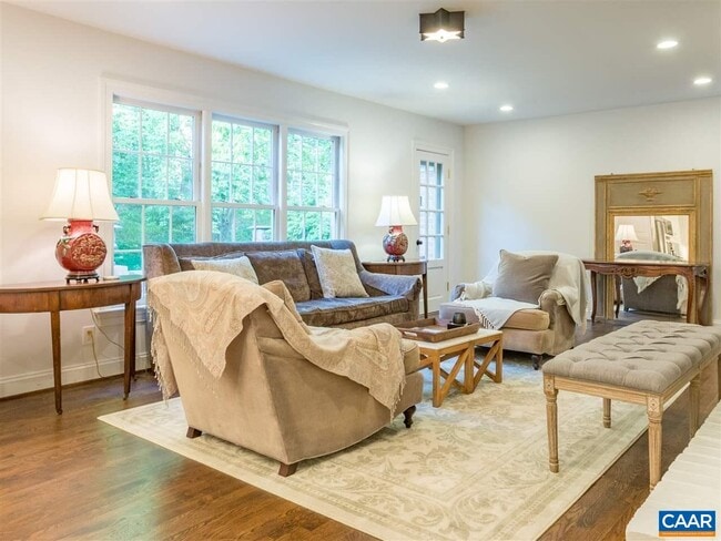 Building Photo - 107 Tally-Ho Dr