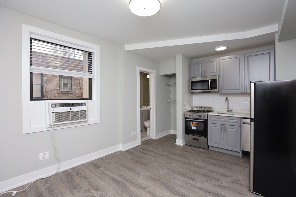 Building Photo - 510 W Belmont Ave