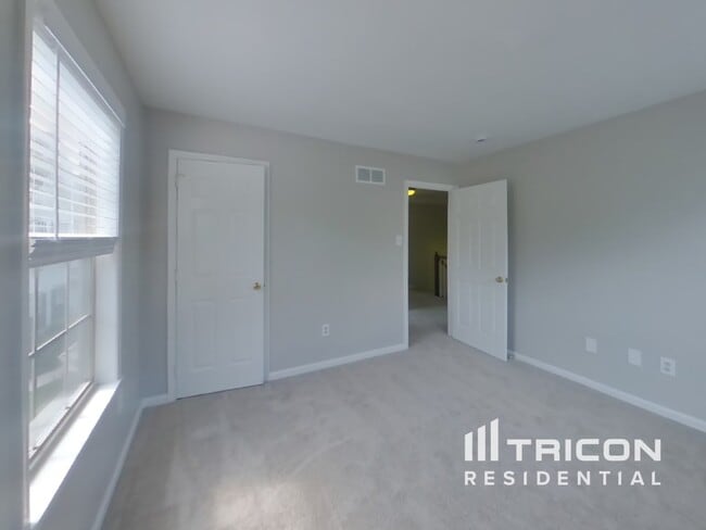 Building Photo - 2108 Royal Ct