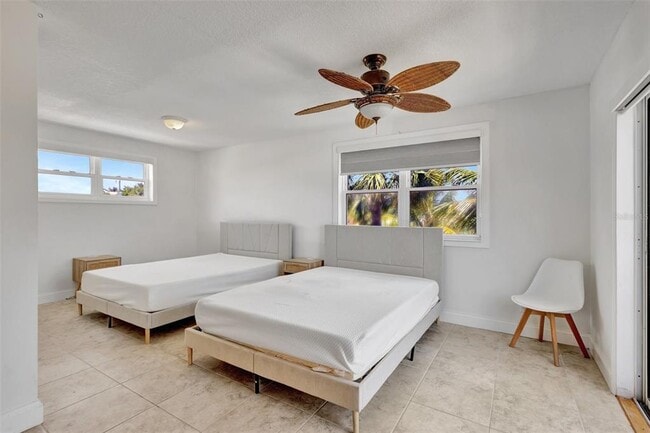 Building Photo - 217 Marina Dr