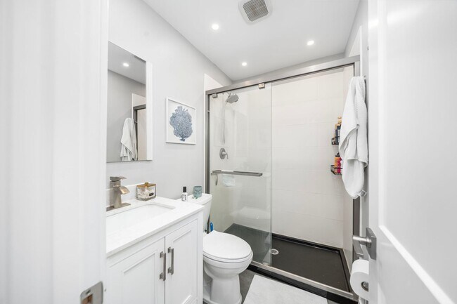 Building Photo - EAST FRANKLINTON ARTIST DISTRICT!  SUNNY NEWLY RENOVATED HOME on DOUBLE LOT