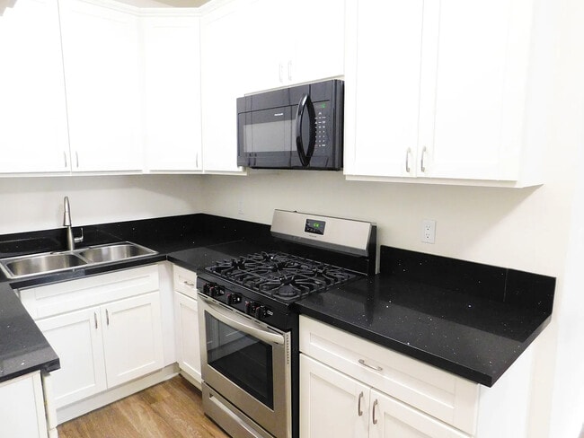 Building Photo - Magnolia Gardens