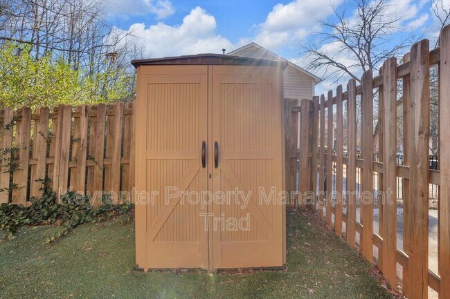 Building Photo - 5110 N Oaks Dr