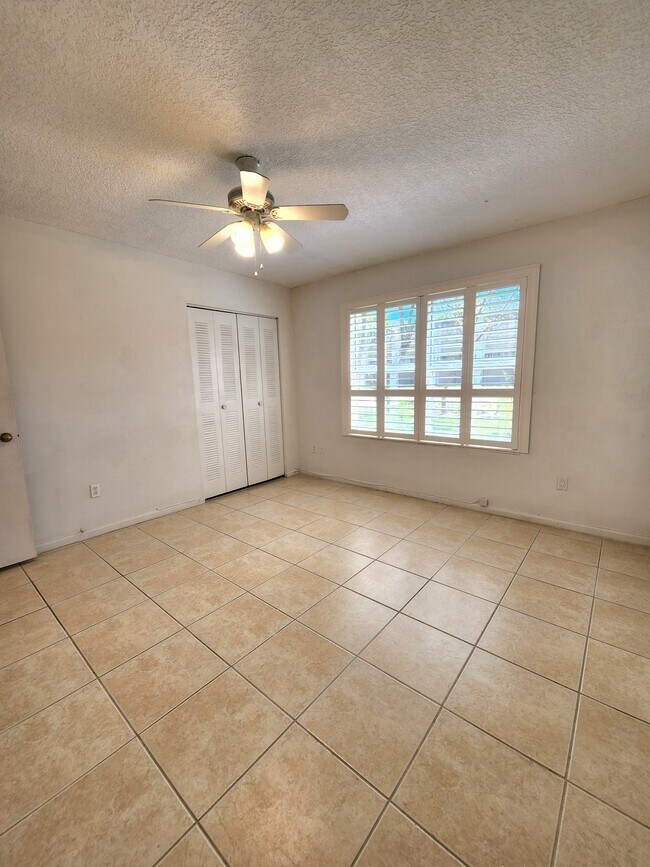 Building Photo - 5590 NW 61st St