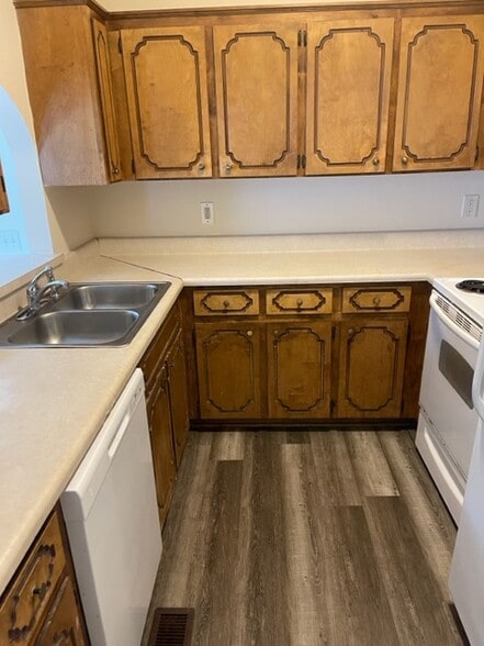 Building Photo - 8 Retriever Ln