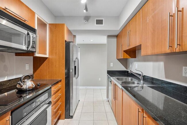 Building Photo - 610 W Las Olas Blvd