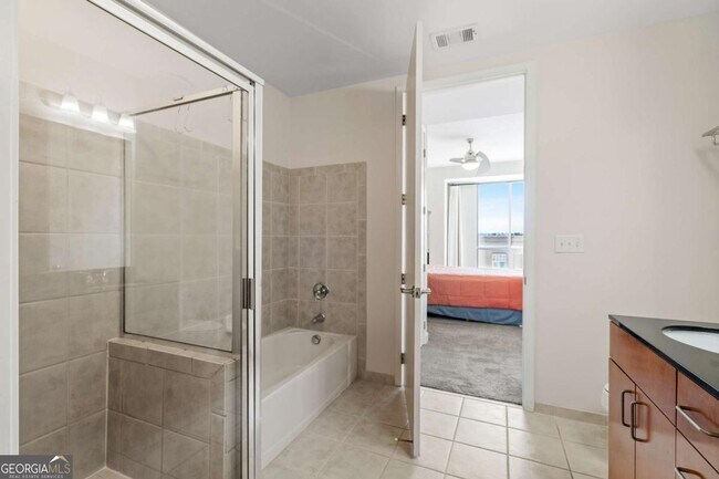 Building Photo - 711 Cosmopolitan Dr NE