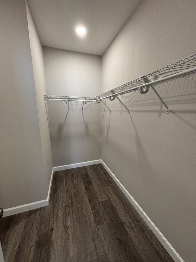 Building Photo - 1824 Stable Ln