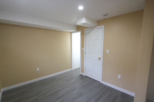 Building Photo - 322 Blackstone St