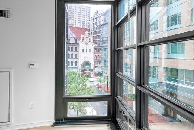 Building Photo - 580 Washington St