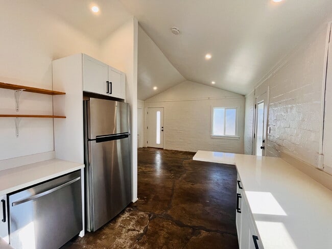 Building Photo - Adorable Studio Cabin near Joshua Tree Town Center