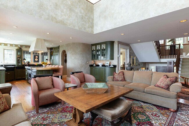 Building Photo - 32 Lock Ln